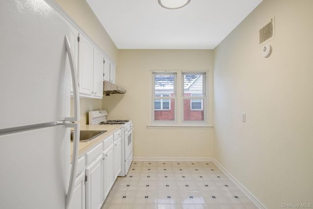 75-07 198th Street 2, Fresh Meadows, NY 11366