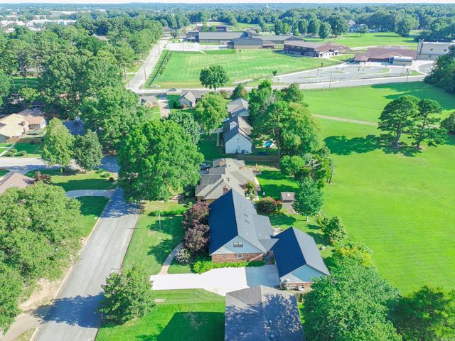 1509 Hillcrest Drive, Jonesboro, AR 72401