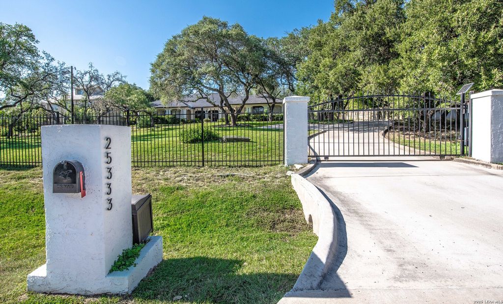 25333 NIGHTHAWK LN, San Antonio, TX 78255