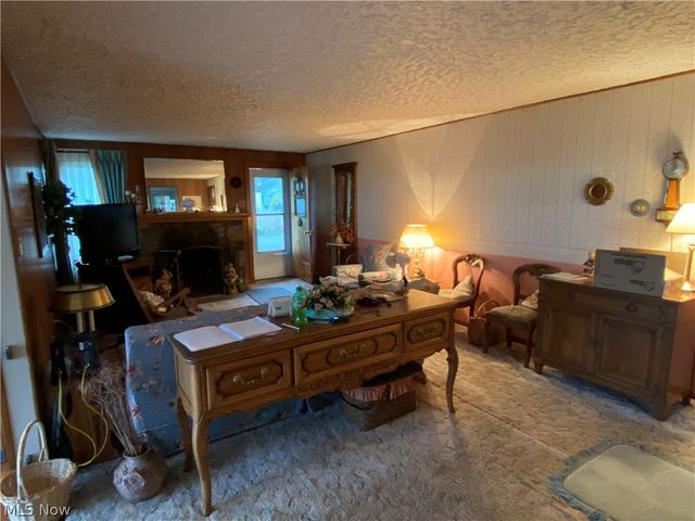24 B Drive, Conneaut, OH 44030