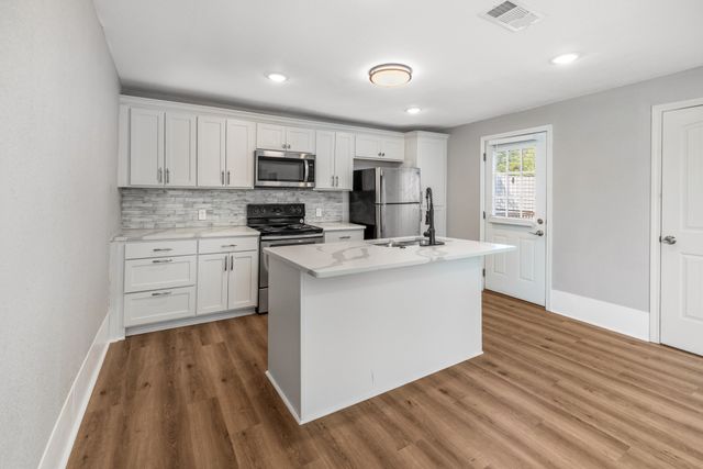 103 May Avenue, Cleburne, TX 76031