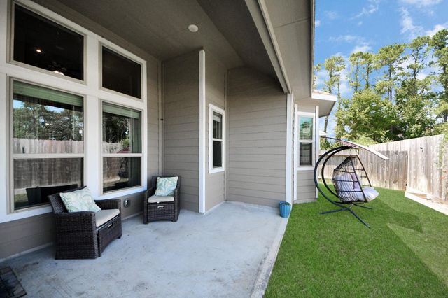 21444 Kings Guild Lane, Kingwood, TX 77339