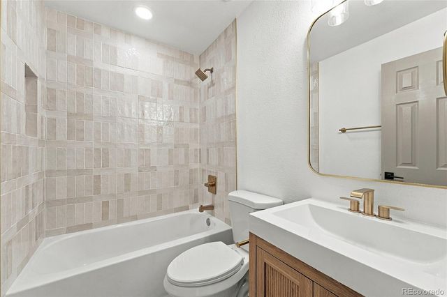 7719 S Cove Circle, Centennial, CO 80122