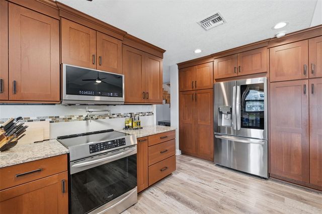 176 MAPLE AVENUE, Palm Harbor, FL 34684