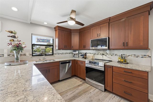 176 MAPLE AVENUE, Palm Harbor, FL 34684