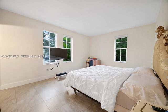 323 Navarre Ave 101, Coral Gables, FL 33134