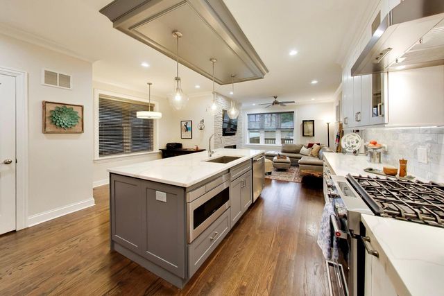4343 N Hamlin Avenue, Chicago, IL 60618