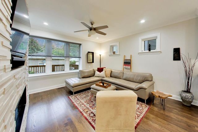 4343 N Hamlin Avenue, Chicago, IL 60618