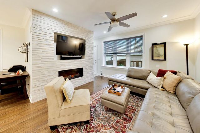 4343 N Hamlin Avenue, Chicago, IL 60618