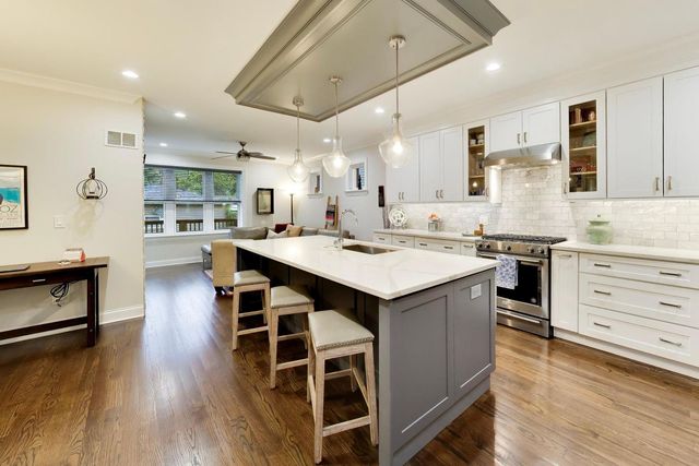 4343 N Hamlin Avenue, Chicago, IL 60618