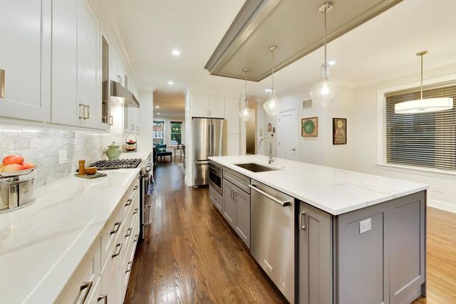 4343 N Hamlin Avenue, Chicago, IL 60618