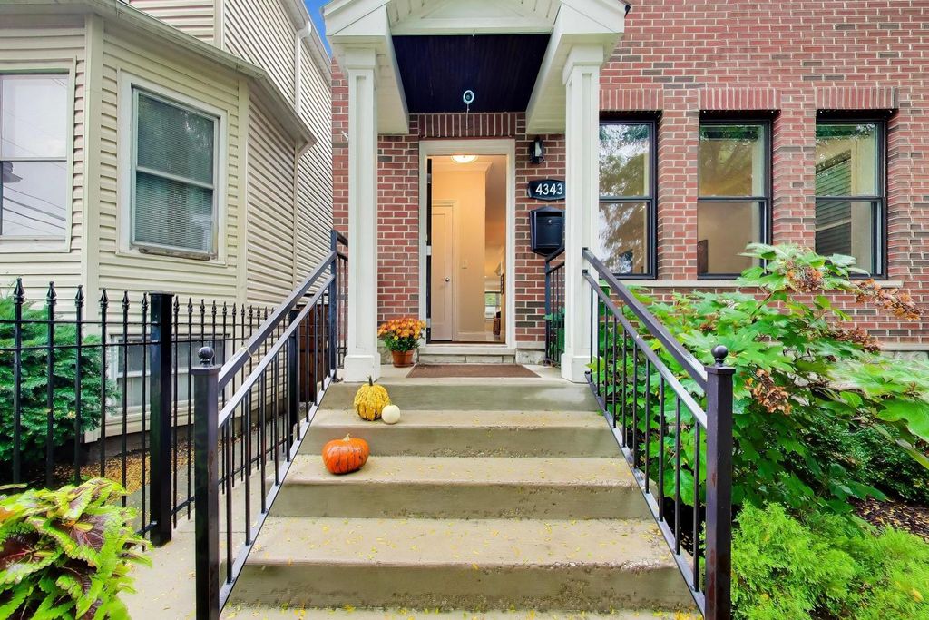 4343 N Hamlin Avenue, Chicago, IL 60618 — photo 2