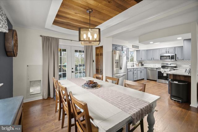 7905 E RIVERSIDE DR, Pasadena, MD 21122