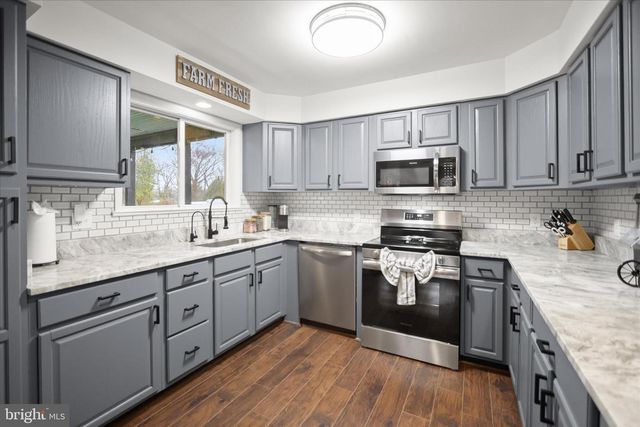 7905 E RIVERSIDE DR, Pasadena, MD 21122