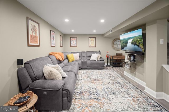 7905 E RIVERSIDE DR, Pasadena, MD 21122