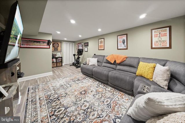 7905 E RIVERSIDE DR, Pasadena, MD 21122