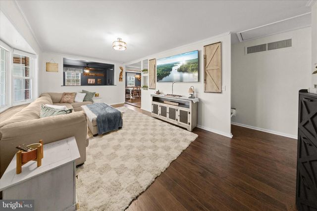 7905 E RIVERSIDE DR, Pasadena, MD 21122