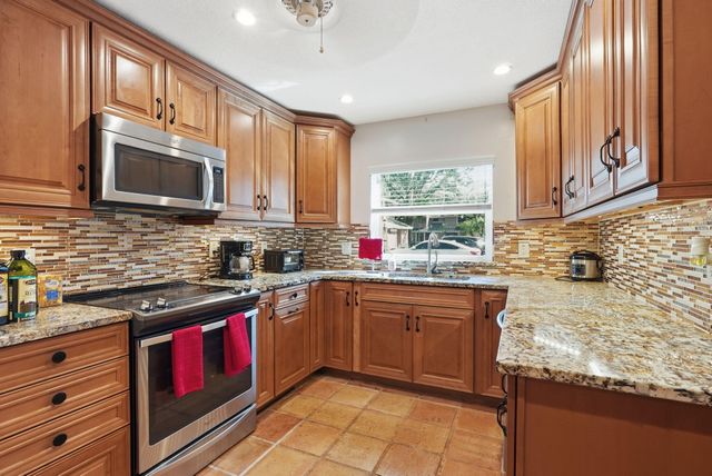 2049 NW 45th Avenue, Coconut Creek, FL 33066