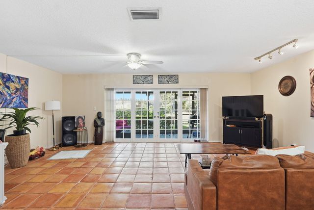 2049 NW 45th Avenue, Coconut Creek, FL 33066
