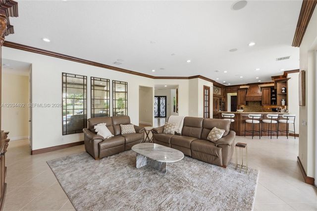 929 Gulfstream Ct, Weston, FL 33327