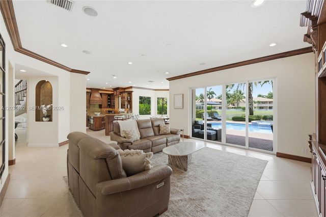 929 Gulfstream Ct, Weston, FL 33327