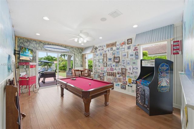 929 Gulfstream Ct, Weston, FL 33327