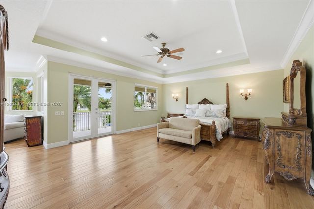 929 Gulfstream Ct, Weston, FL 33327