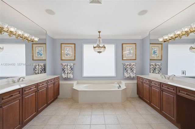 929 Gulfstream Ct, Weston, FL 33327