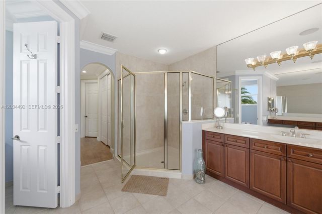 929 Gulfstream Ct, Weston, FL 33327