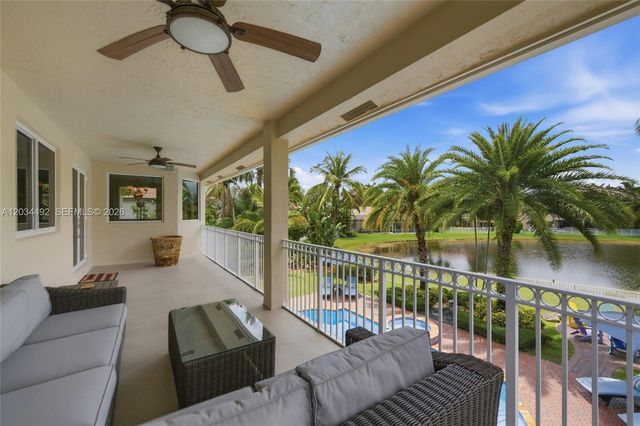 929 Gulfstream Ct, Weston, FL 33327