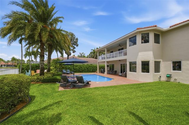 929 Gulfstream Ct, Weston, FL 33327