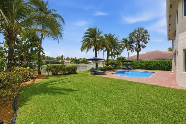 929 Gulfstream Ct, Weston, FL 33327