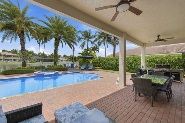 929 Gulfstream Ct, Weston, FL 33327