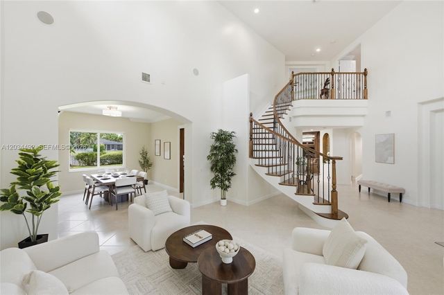 929 Gulfstream Ct, Weston, FL 33327