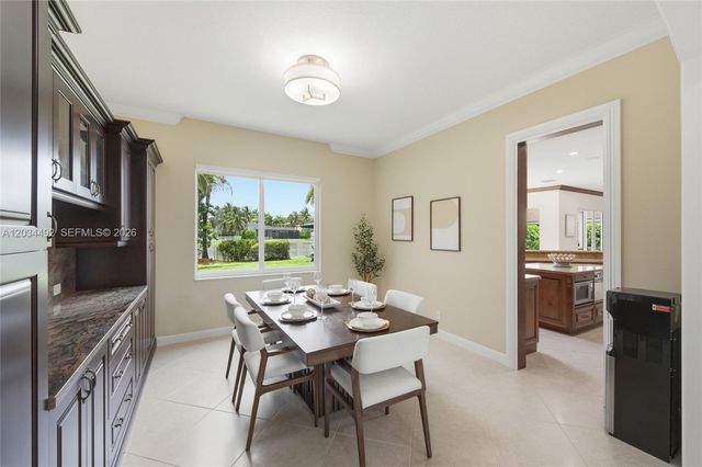 929 Gulfstream Ct, Weston, FL 33327
