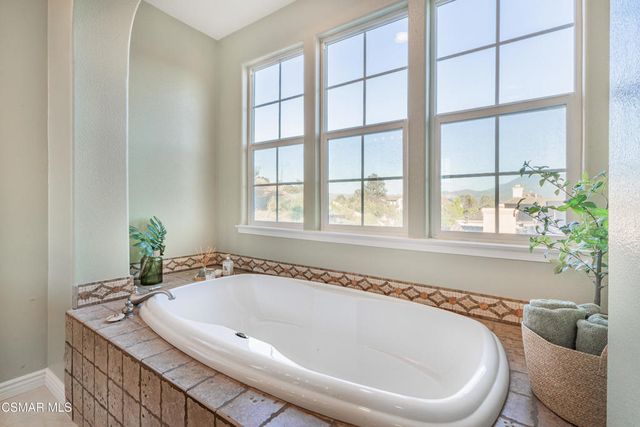196 Via Rebecca, Newbury Park, CA 91320