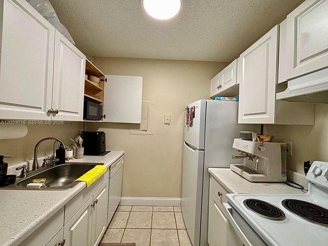 1080 N Benoist Farms Rd 107, West Palm Beach, FL 33411