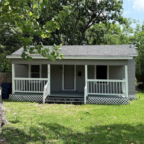 516 Hurst Street, Angleton, TX 77515