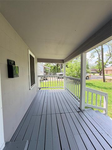 516 Hurst Street, Angleton, TX 77515