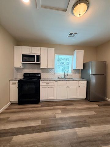 516 Hurst Street, Angleton, TX 77515