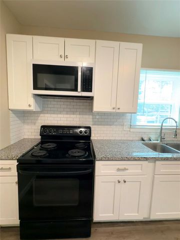 516 Hurst Street, Angleton, TX 77515