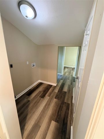 516 Hurst Street, Angleton, TX 77515