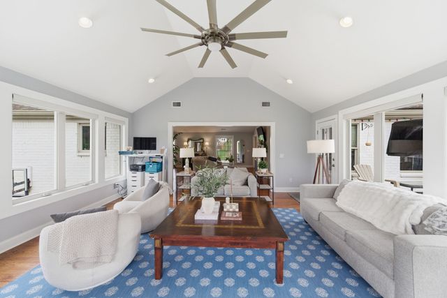 2826 Sugar Tree Rd, Nashville, TN 37215