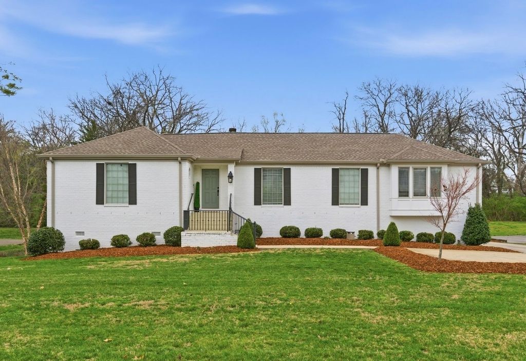 2826 Sugar Tree Rd, Nashville, TN 37215