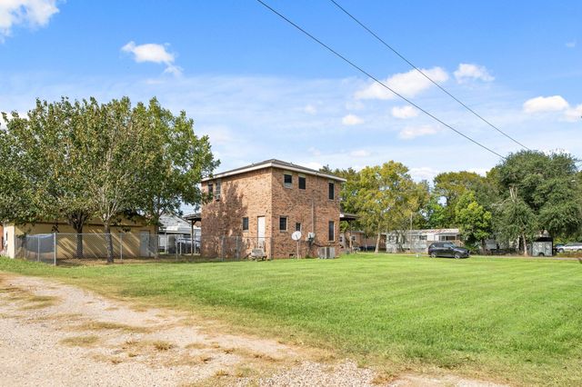 4612 17th Street, Bacliff, TX 77518