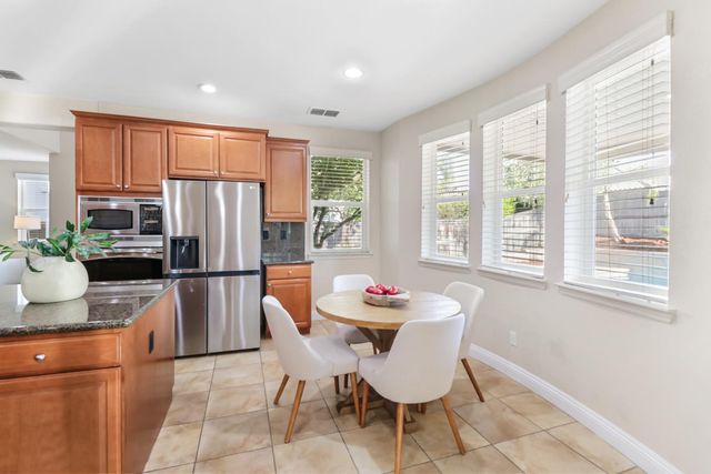 2564 Summerland Way, Roseville, CA 95747