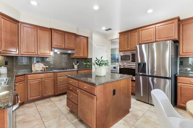 2564 Summerland Way, Roseville, CA 95747