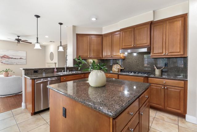 2564 Summerland Way, Roseville, CA 95747