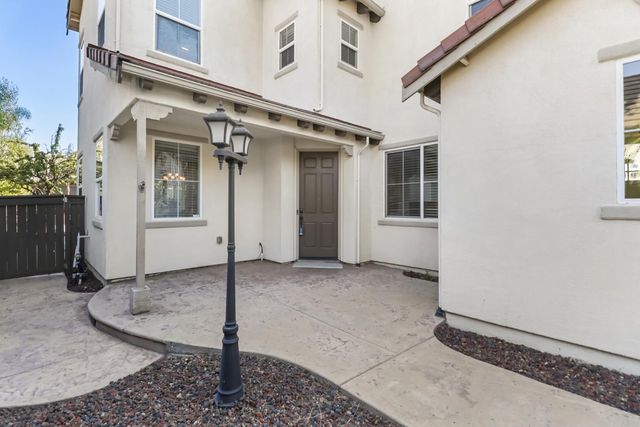 2564 Summerland Way, Roseville, CA 95747