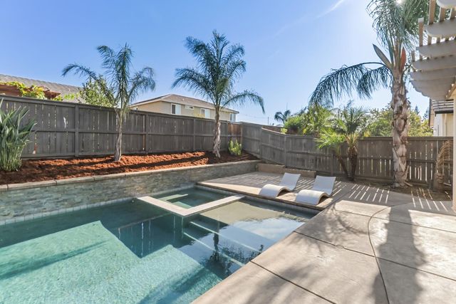 2564 Summerland Way, Roseville, CA 95747